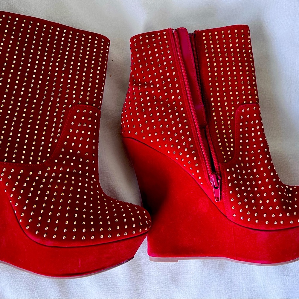 Alba Red wedge suede booties for plein sud.